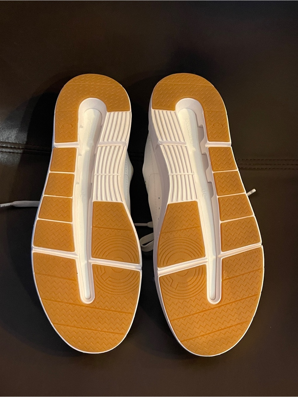 On
Women's The Roger Centre Court Low Top Sneakers - Picture 10 of 15